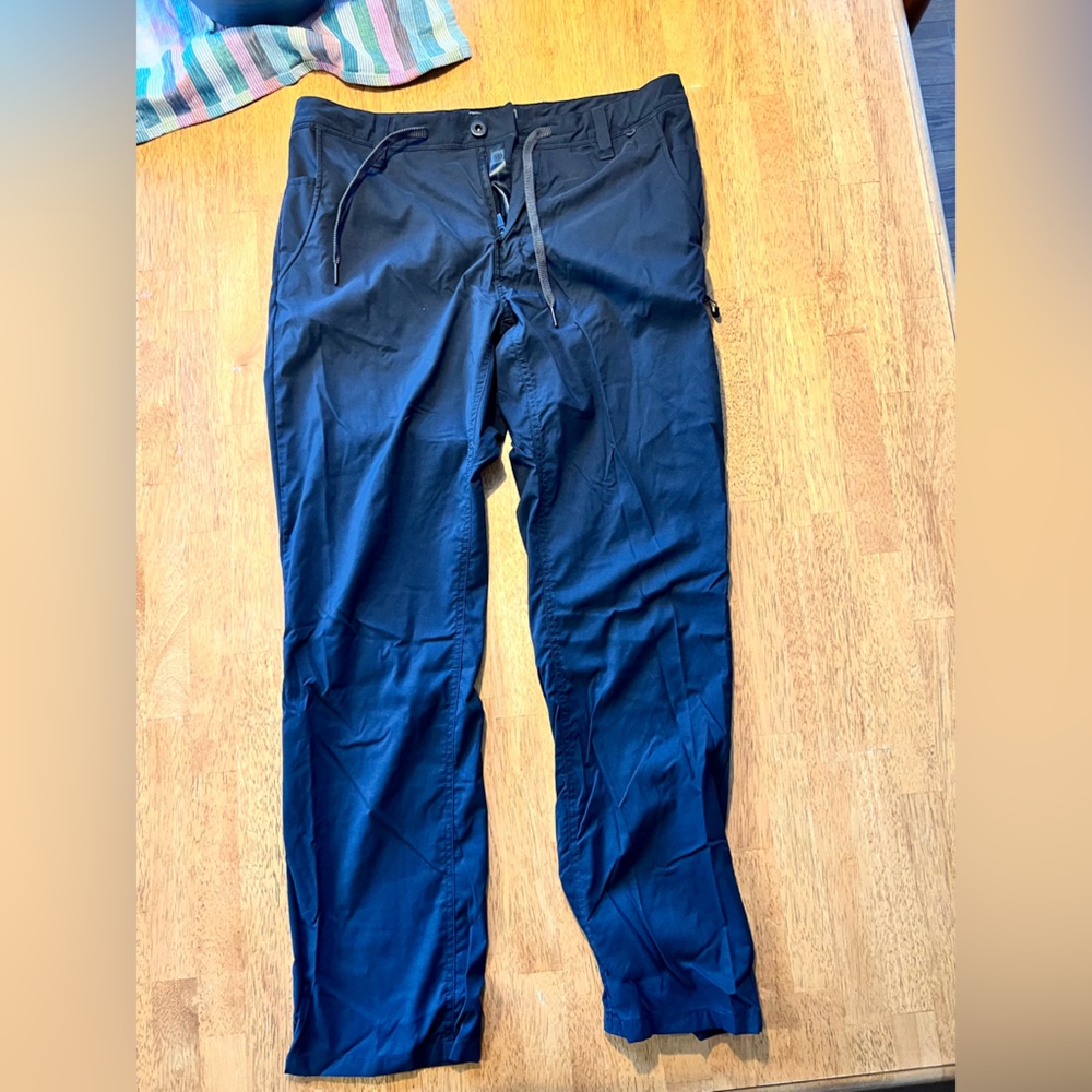 NWOT Men’s 686 EveryWhere FeatherLight Relaxed Fit Chino 30/30